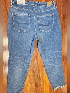 AMERICAN EAGLE Curvy Mom Jean Women's Size 18 36x29 Distressed Stretch Denim NEW